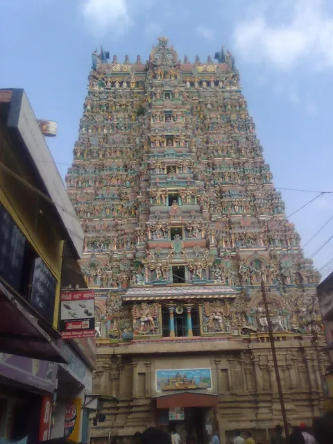 மதுரை மீனாட்சி அம்மன் கோயில் கோபுரம்