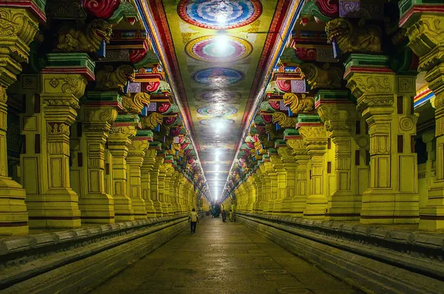 ராமேஸ்வரம் கோயில் பிரகாரம்